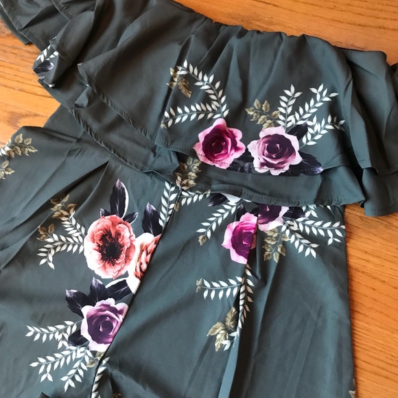 🌷New🌷Olive Green Short Floral Romper - Picture 5 of 6